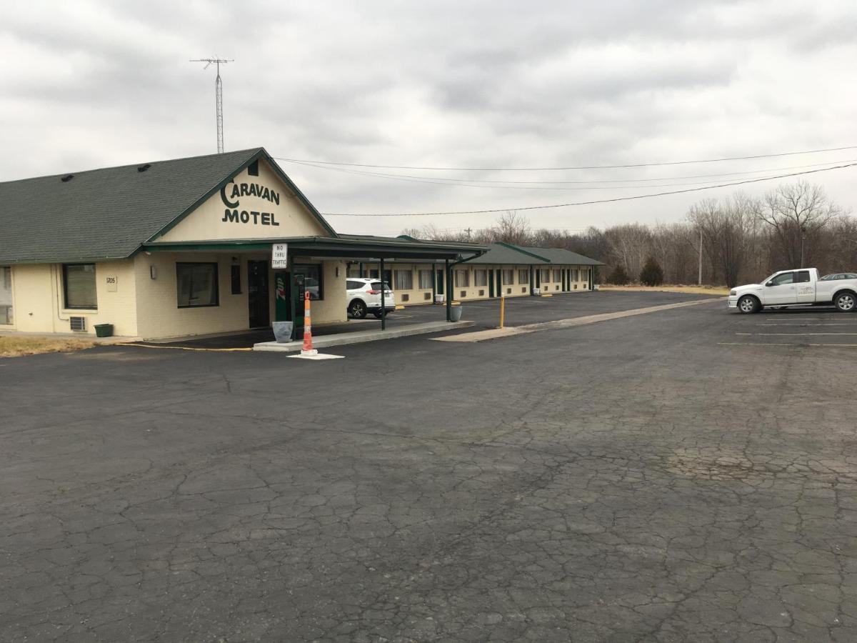 Budget Inn Caravan Motel Harrisonville Exterior foto